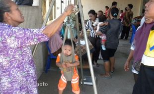 PENGHARGAAN KADER POSYANDU : "Penyematan Pin pun Sudah Cukup”