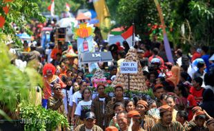 WISATA SOLO : Penyatuan Kirab Kelurahan Urung Dilaksanakan 2016