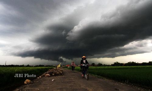 AWAN HITAM