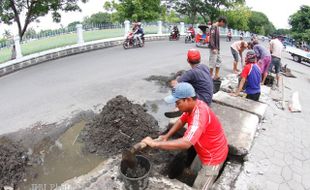 PENATAAN KOTA SOLO : 40% Drainase Tak Berfungsi 