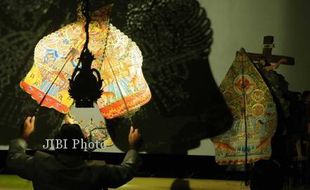 WAYANG KULIT : Nabi Elia Perangi Ketamakan di Wayang Wahyu