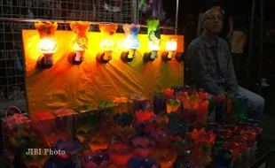 LAMPU HIAS DAUR ULANG