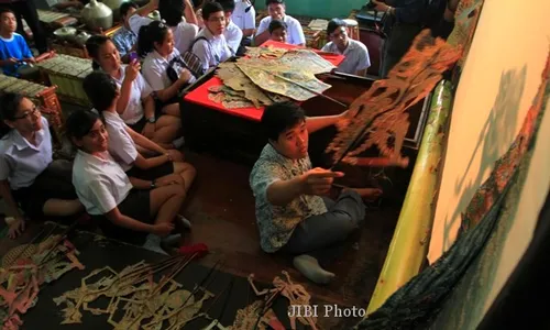 PERTUNJUKAN WAYANG KULIT