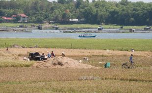 Hujan Turun, Proyek Pengerukan Waduk Cengklik Terhambat Lagi