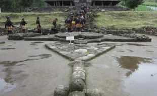 WISATA KARANGANYAR : Menikmati Pemandangan Candi Cetha di Atas Awan 