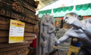 AKTIVIS TOLAK PABRIK BAJA DI TROWULAN 