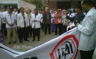 PENANGKAPAN DOKTER MANADO : Dokter Demo, Pasien di Wonogiri Telantar