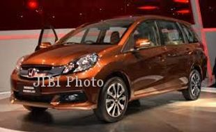 BURSA MOBIL SOLO : Daya Tarik Honda Jazz Digeser Mobilio