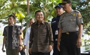 KASUS BANK CENTURY : JUSUF KALLA DIPERIKSA KPK