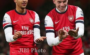 ARSENAL : Walcott & Podolski Comeback, Wenger Tak Butuh Striker Baru