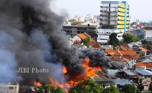 PERMUKIMAN PADAT DI SENEN KEBAKARAN