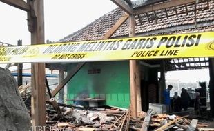 PADEPOKAN BUMI ARUM DIBAKAR : Polisi Perketat Bedowo Sragen