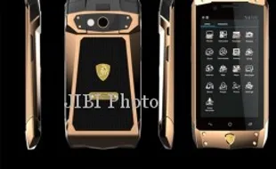 SMARTPHONE TERBARU : Inilah Penampakan Smartphone Mewah Antares Bikinan Lamborghini