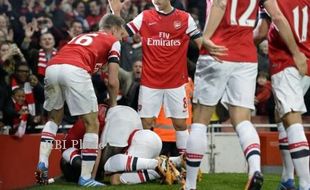 ARSENAL VS LIVERPOOL : Tundukkan The Reds 2-0, The Gunners Perlebar Gap