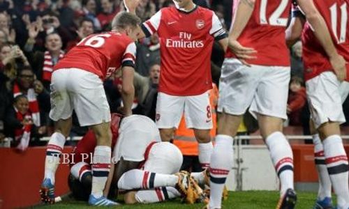 ARSENAL VS LIVERPOOL : Tundukkan The Reds 2-0, The Gunners Perlebar Gap