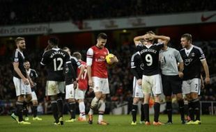 ARSENAL VS SOUTHAMPTON 2-0 : Gol Keberuntungan Giroud Menangkan The Gunners