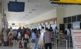 GANGGUAN PENERBANGAN DI ADISUTJIPTO : Bandara Sempat Ditutup Hampir Satu Jam