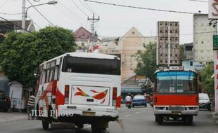 DAMPAK RUTE BARU BST : 50 Angkutan Boyolali-Solo Mogok Massal