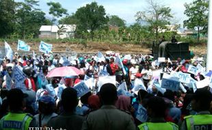 AKSI BURUH SRAGEN : Buruh PT DMST I Kembali Ajukan Tuntutan