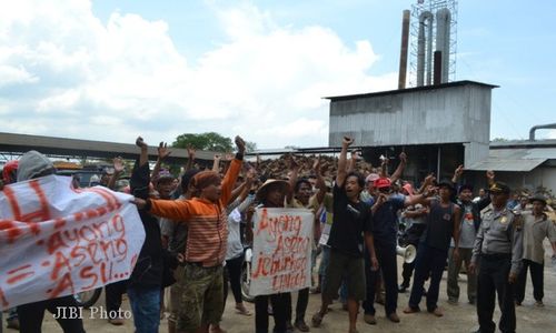 PROTES LIMBAH PABRIK KARANGANYAR : Pembuangan Limbah Cair Pabrik Tapioka Bocor