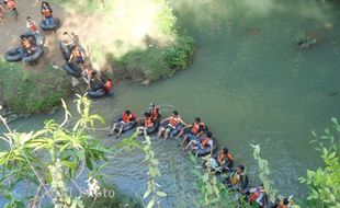 WISATA GUNUNGKIDUL : Pengunjung Gua Pindul Keluhkan Joki