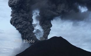 GUNUNG SINABUNG MELETUS : Aktivitas Gunung Sinabung Masih Tinggi, Pengungsi Terus Bertambah