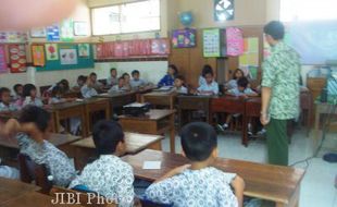 PENDIDIKAN SRAGEN: Duh, Sragen Kekurangan 1.533 Guru SD SMP