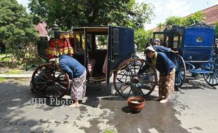 SUKSESI PAKU ALAM : Kyai Manik Kumolo Jadi Rebutan