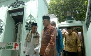 JK ZIARAHI MAKAM SUNAN AMPEL