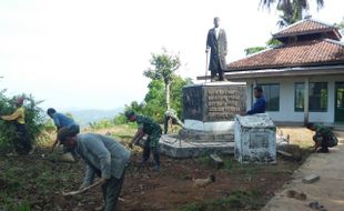  HARI PAHLAWAN : Patung Jenderal Sudirman di Karangtengah Wonogiri Kurang Terawat