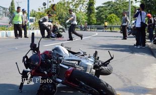 KECELAKAAN TEWASKAN POLISI