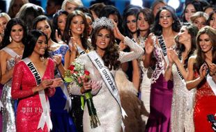 MAHKOTA MISS UNIVERSE 2013 DIRAIH GABRIELA ISLER 