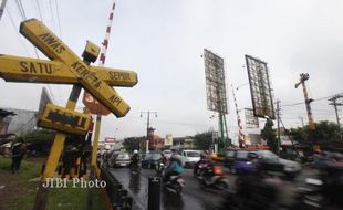 PERLINTASAN KA : PT KAI Gandeng Pemda Cegah Perlintasan Liar Baru  