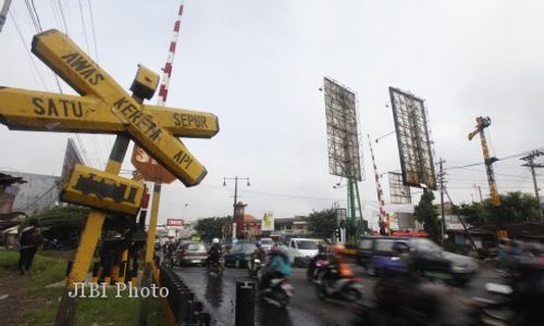 PERLINTASAN KA : PT KAI Gandeng Pemda Cegah Perlintasan Liar Baru  