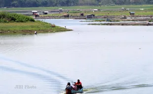 BERKELILING DI KAWASAN WADUK TENGKLIK