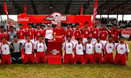 PEMBINAAN SEPAK BOLA USIA MUDA : 64 Tim Ditarget Ramaikan Piala Coca Cola