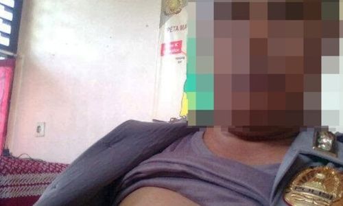 FOTO VULGAR POLISI : AKP S Dikotakkan di Polda Jateng