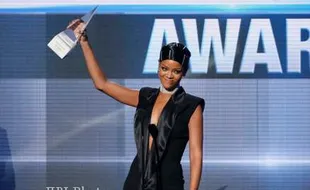 AMA 2013 : Rihanna Raih Icon Award Pertama