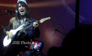 PELATIHAN GITAR RON "BUMBLEFOOT" THAL