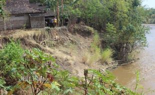 BENCANA ALAM : 4 Rumah Warga Kritis, Camat Tunggu Janji Pemkab