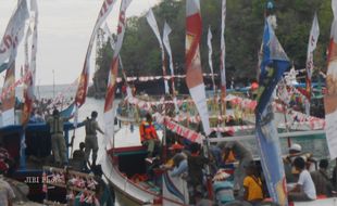 Sedekah Laut, Warga Gunungkidul Larung Kepala Kambing