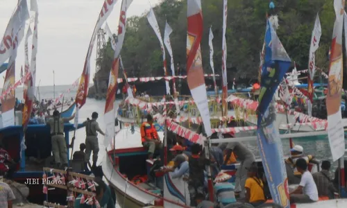 WISATA JAWA TENGAH : Sedekah Laut Cilacap Sedot Ribuan Pengunjung