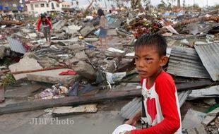 BENCANA DI FILIPINA : Korban Tewas Topan Haiyan Capai 10.000 Orang 