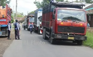 PEMERIKSAAN TONASE : 28 Truk Pengangkut Galon Aqua Terjaring Razia