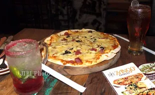 KULINER DI JOGJA : Nikmati Sensasi Pizza Tipis di Zango