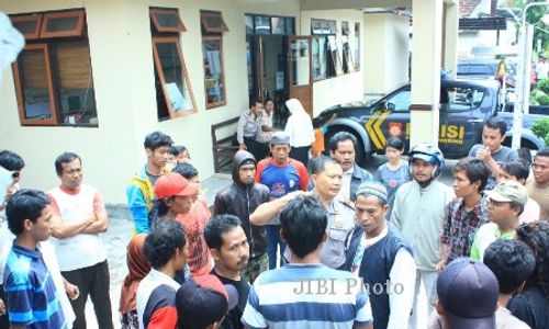 MAPOLSEK DIGERUDUK : Tolak Panggilan Pertama, Bakul Hik Dianggap Sepelekan Polisi