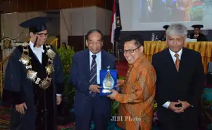 WISUDA STP SAHID