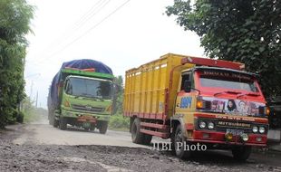 KERUSAKAN JALAN KLATEN : Jalur Lingkar Barat Delanggu Rusak Parah