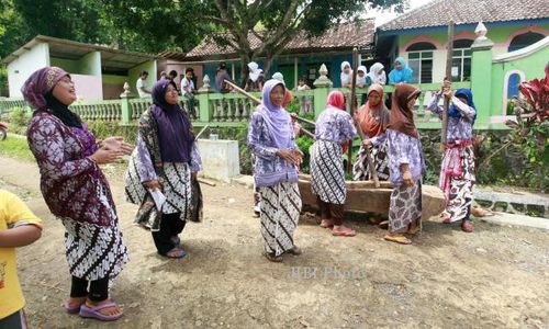 FOTO REVOLUSI BUDAYA ILMU GIRI : MENYAMBUT TAMU