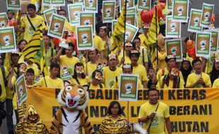 MENGAUM LEBIH KERAS UNTUK HUTAN